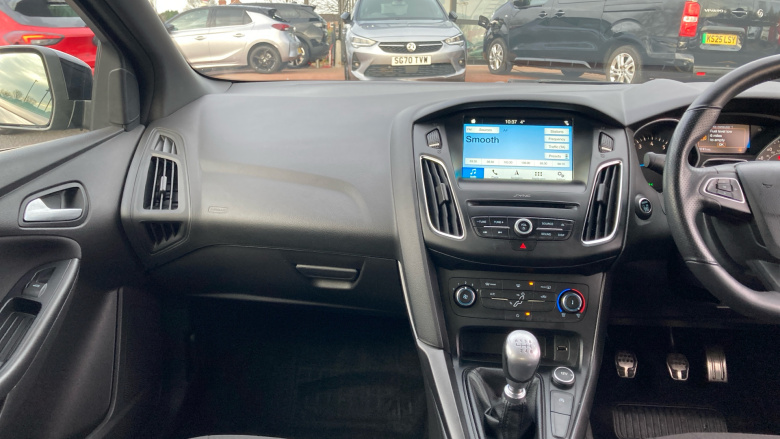 Ford Focus 1.0 EcoBoost 140 ST-Line Navigation 5dr Petrol Hatchback